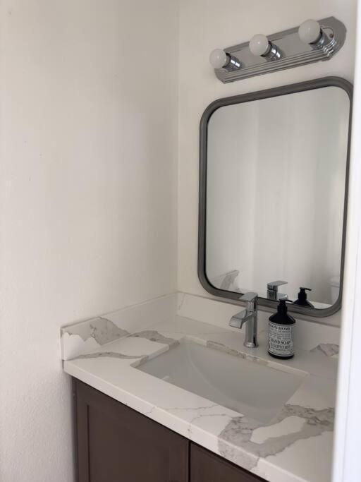 Modern Retreat 1 Mi. From Disney Anaheim Extérieur photo