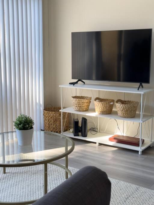 Modern Retreat 1 Mi. From Disney Anaheim Extérieur photo
